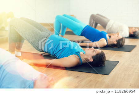 Young girl performing glute bridge during training 119260954