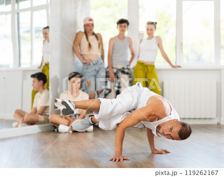 Dance teacher shows how to dance low breaking in studio 119262167