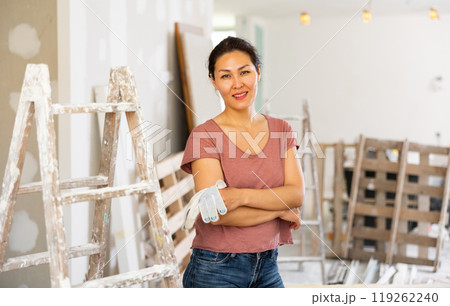 Portrait of woman worker standing in apartment Portrait of woman worker standing in apartment 119262240