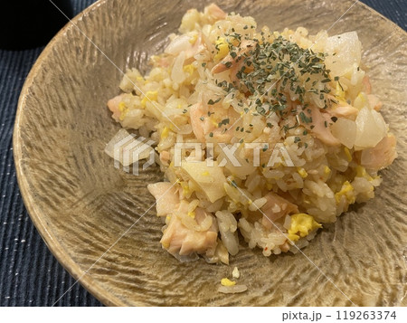 鮭チャーハン ほぐし鮭の旨みが香る炒飯 鮭チャーハン ほぐし鮭の旨みが香る炒飯 119263374