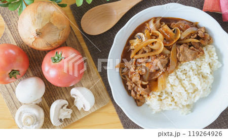 ハヤシライスと食材(トマト・マッシュルーム・玉ねぎ) ハヤシライスと食材(トマト・マッシュルーム・玉ねぎ) 119264926