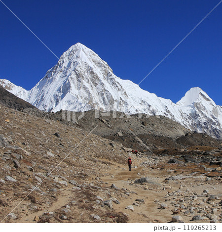 Autumn day in the Himalayas, Nepal. Autumn day in the Himalayas, Nepal. 119265213