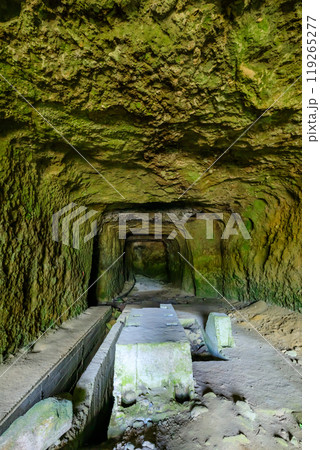 初秋の酸素圧縮ポンプ室壕（大神回天訓練基地）　大分県日出町 119265277