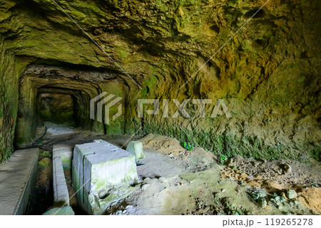 初秋の酸素圧縮ポンプ室壕(大神回天訓練基地) 大分県日出町 初秋の酸素圧縮ポンプ室壕(大神回天訓練基地) 大分県日出町 119265278