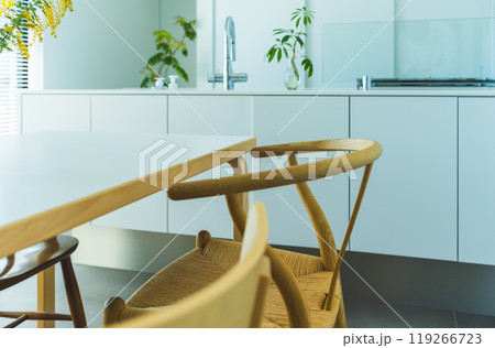 ダイニングのテーブル 119266723