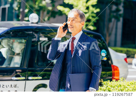 ビジネスマン　男性　シニア 119267587