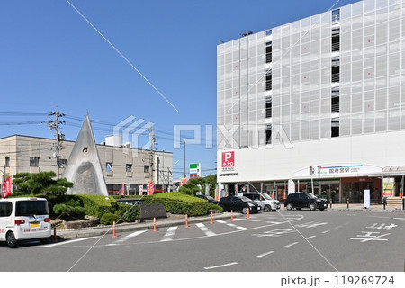 国府宮駅前ロ-タリーと立体駐車場 119269724