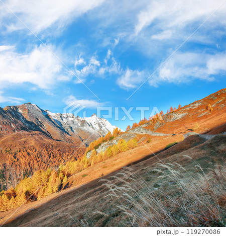 Fantastic autumn landscape at Grossglockner High Alpine Road with Grossglockner mountaine Fantastic autumn landscape at Grossglockner High Alpine Road with Grossglockner mountaine 119270086
