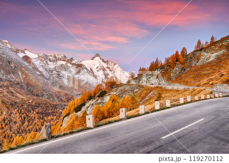 Picturesque autumn landscape at Grossglockner High Alpine Road with Grossglockner mountaine Picturesque autumn landscape at Grossglockner High Alpine Road with Grossglockner mountaine 119270112