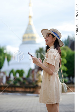 A woman wearing a straw hat 119271282