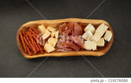 Italian prosciutto, hard cheese, sausages, brie, snacks, antipasti 119276086