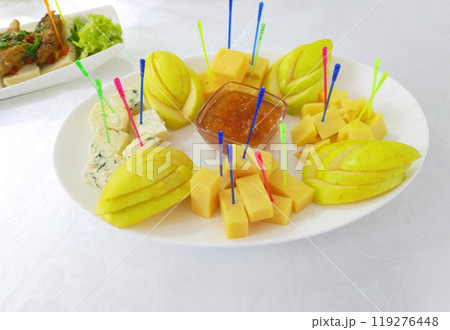 plate of sliced apples and cheese for breakfast plate of sliced apples and cheese for breakfast 119276448