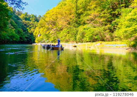 猊鼻渓と和船 119278046