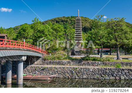宇治公園塔の島　十三重石塔　京都府宇治市 119278264