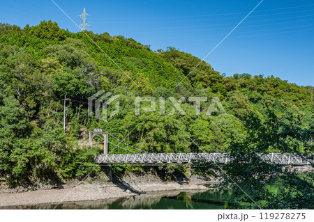 宇治川に架かる吊り橋　天ケ瀬橋　京都府宇治市 119278275