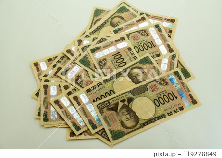 寄せ集められた紙幣 119278849
