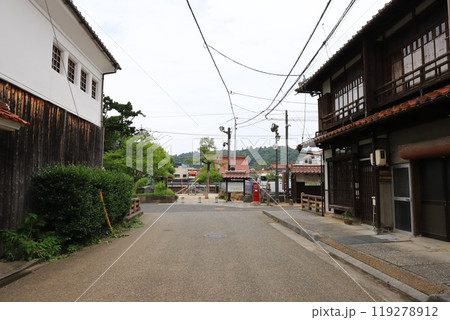 鳥取 倉吉 丸ポストのある風景(重伝建地区 倉吉白壁土蔵群) 鳥取 倉吉 丸ポストのある風景(重伝建地区 倉吉白壁土蔵群) 119278912