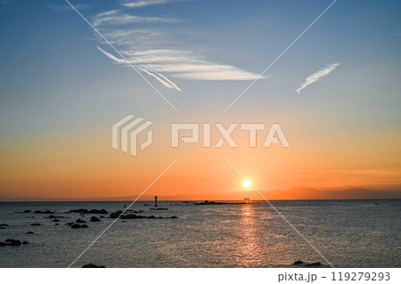 神奈川県葉山町森戸海岸からの夕日 119279293