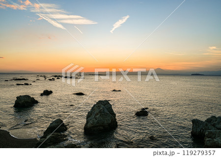 神奈川県葉山町森戸海岸からの夕日 119279357