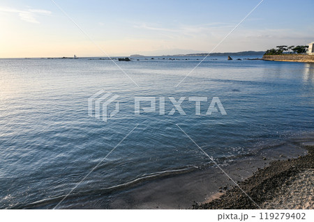 神奈川県葉山町森戸海岸からの夕日 119279402