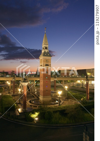 倉敷駅前の風景　夜景　黄昏時　岡山観光　インバウンド 119279907