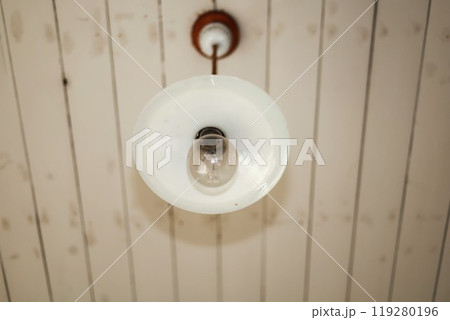 古い照明器具 119280196