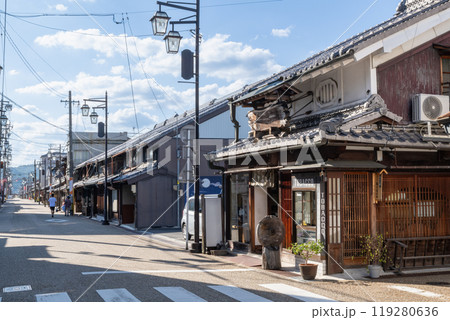 伊賀市本町通の古い街並み（三重県伊賀市） 119280636