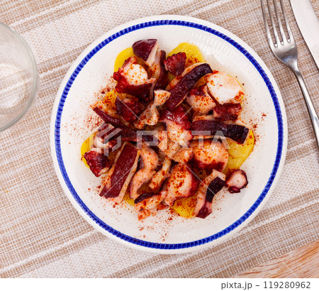 Boiled octopus tentacles with potatoes seasoned with smoked paprika Boiled octopus tentacles with potatoes seasoned with smoked paprika 119280962