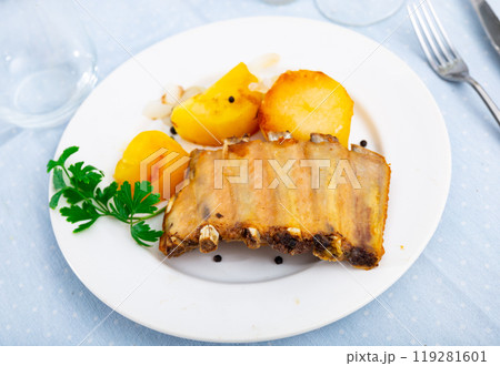 Beautiful serving of grilled pork ribs with baked potatoes 119281601