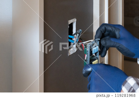 住宅の電気工事スイッチプレートの交換 119281968