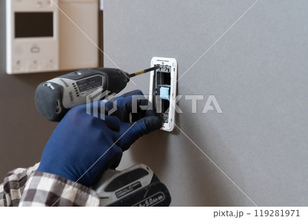 住宅の電気工事スイッチプレートの交換 119281971