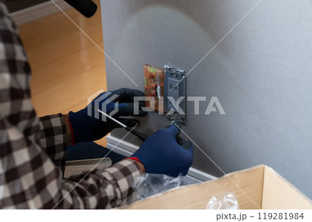 住宅の電気工事コンセントプレートの交換 119281984