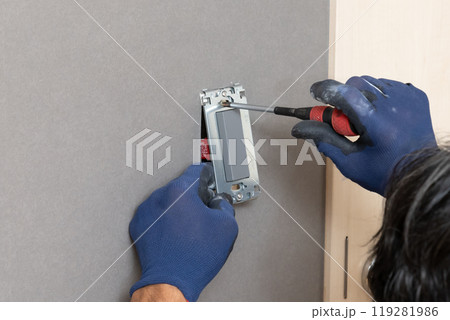 住宅の電気工事スイッチプレートの交換 119281986