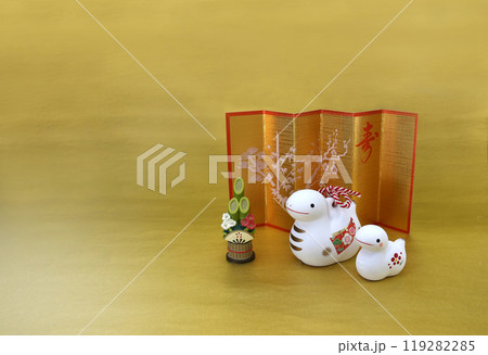 へび　巳年　年賀状　大サイズ トリミングok　ポスター 119282285