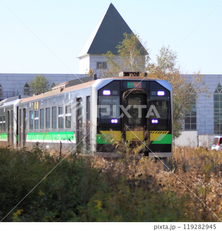 富良野線　美瑛駅を後に 119282945