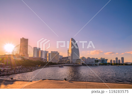 日本の横浜都市景観10月。新港ふ頭客船ターミナル側からインターコンチネンタルホテルなどを望む=13日 日本の横浜都市景観10月。新港ふ頭客船ターミナル側からインターコンチネンタルホテルなどを望む=13日 119283575