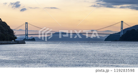 日の出前の安芸灘大橋パノラマ写真 119283598