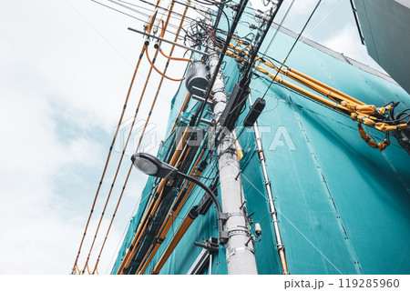 建設現場に隣接する電柱と電線防護カバー　a-4 フィルム調 119285960