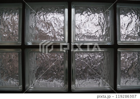 明り取りの四角いブロックガラス2 119286307