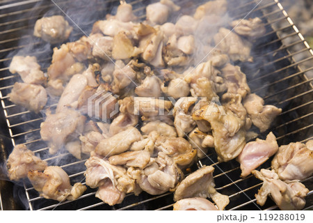 炭火焼の鶏肉　バーベキューイメージ 119288019