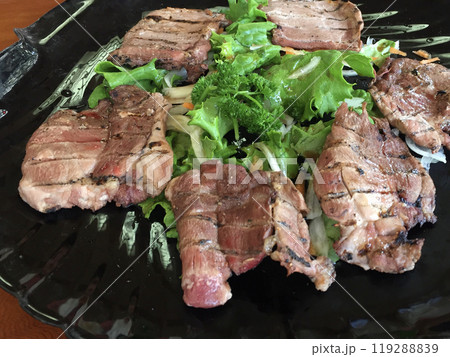 ジビエの魅力を味わう、猪肉の塩焼きの写真 119288839