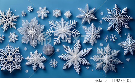 水色背景の白い雪の結晶 119289109