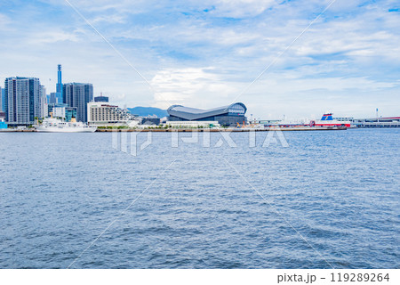 快晴の神戸港・遊覧船から見たメリケンパーク 119289264