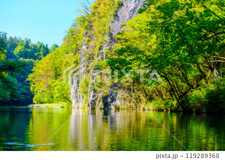 初秋の猊鼻渓のリフレクション 119289368