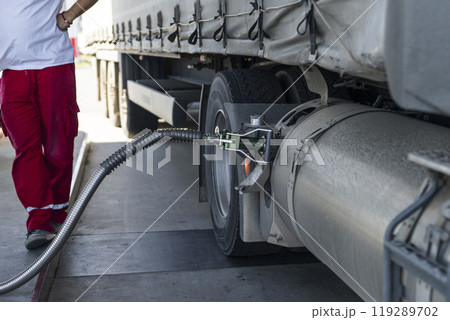Semi truck refueling with tank for liquid natural gas (LNG) Semi truck refueling with tank for liquid natural gas (LNG) 119289702