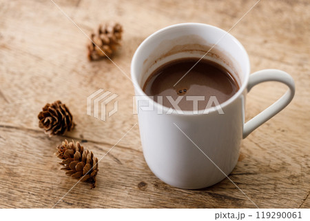Cup of hot chocolate in white cereamic cup 119290061