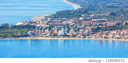 Long beach of Schiso on Ionian coast of Sicily, bay of Giardini Naxos, Messina, Italy Long beach of Schiso on Ionian coast of Sicily, bay of Giardini Naxos, Messina, Italy 119290151