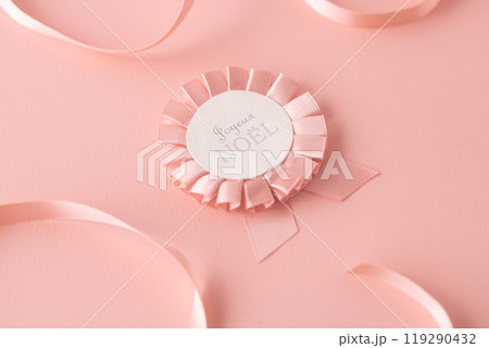 やさしいピンクのクリスマスオーナメント 119290432