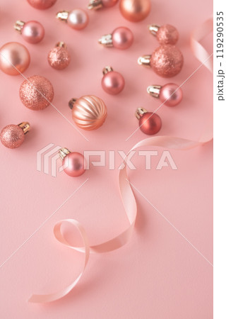やさしいピンクのクリスマスオーナメント 119290535