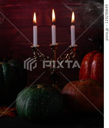 キャンドルに照らされたハロウィン イメージ 119290649